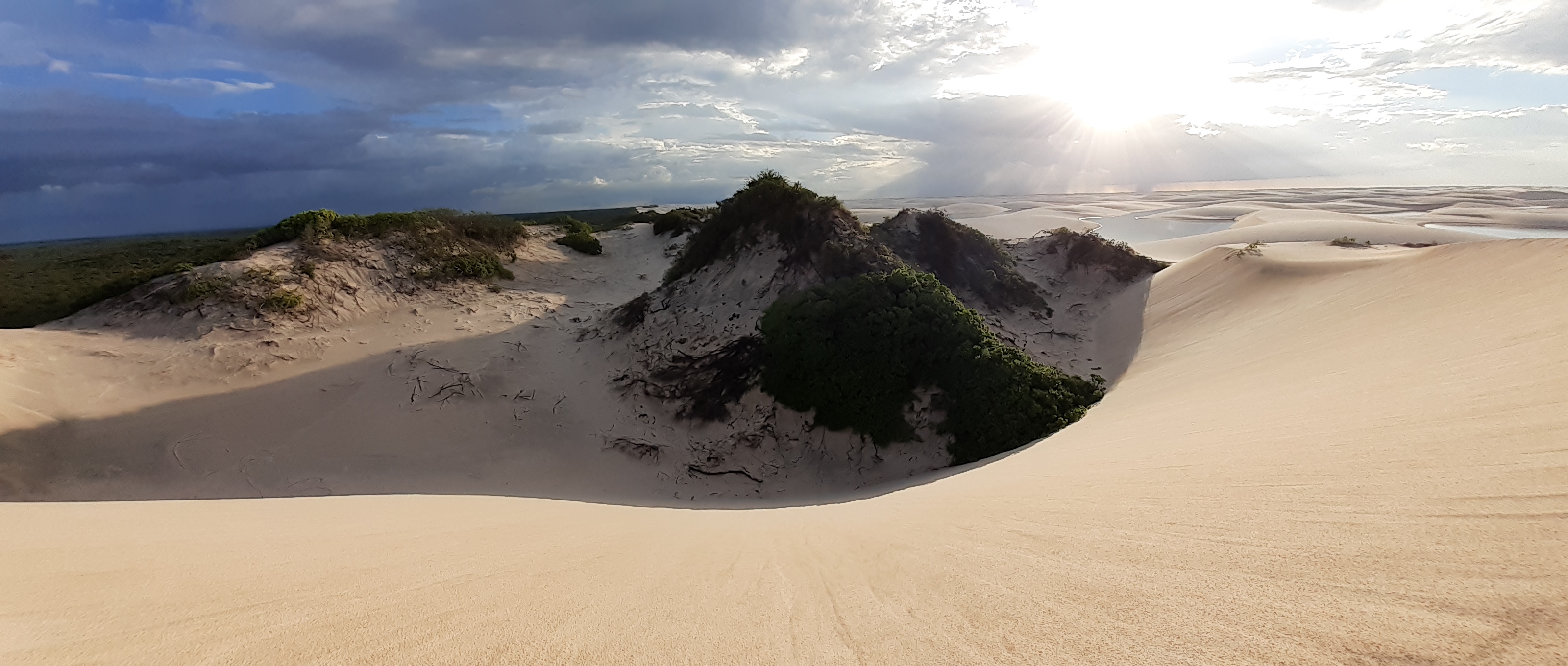Dunas dos Lençóis Maranhenses ao pôr do sol